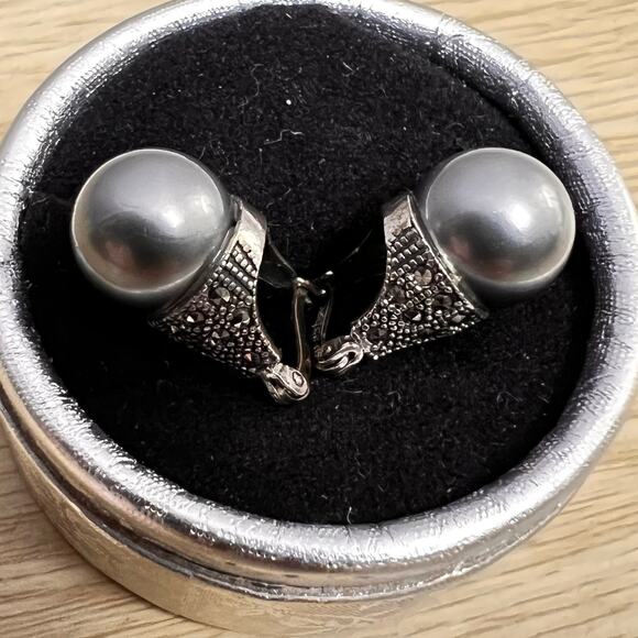 VINTAGE FAUX GRAY PEARL & MARCASITE STERLING SILVER 925 DROP EARRINGS ~ 1 in - Picture 4 of 9